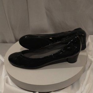 Stuart Weitzman Black Patent leather  pump size 7 Not even a scratch on the pump
